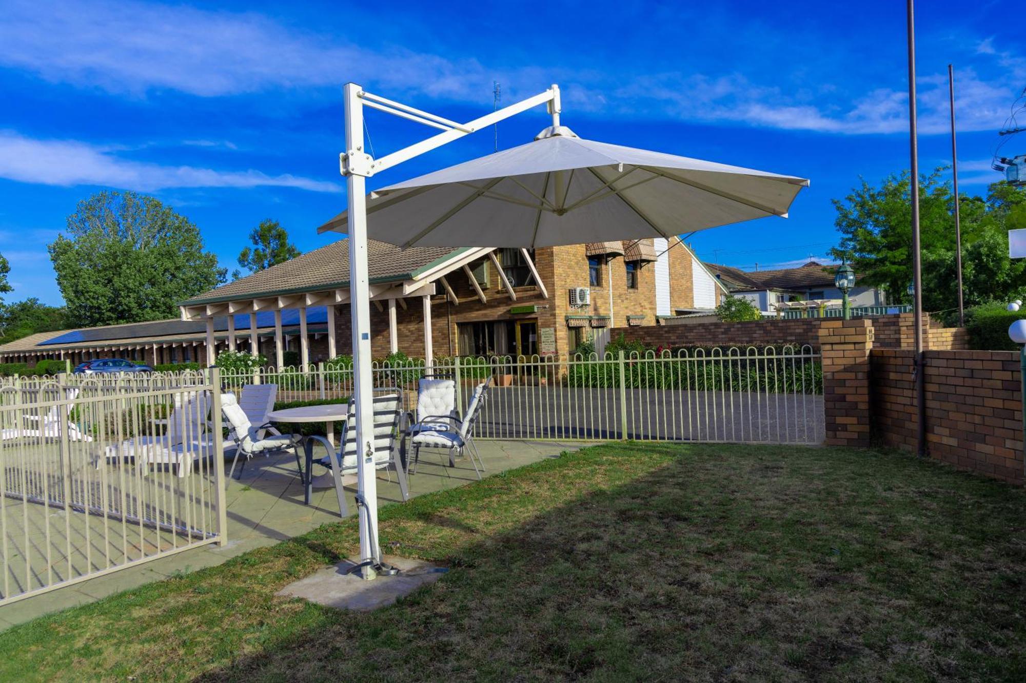 All Travellers Motor Inn Coonabarabran Exteriér fotografie