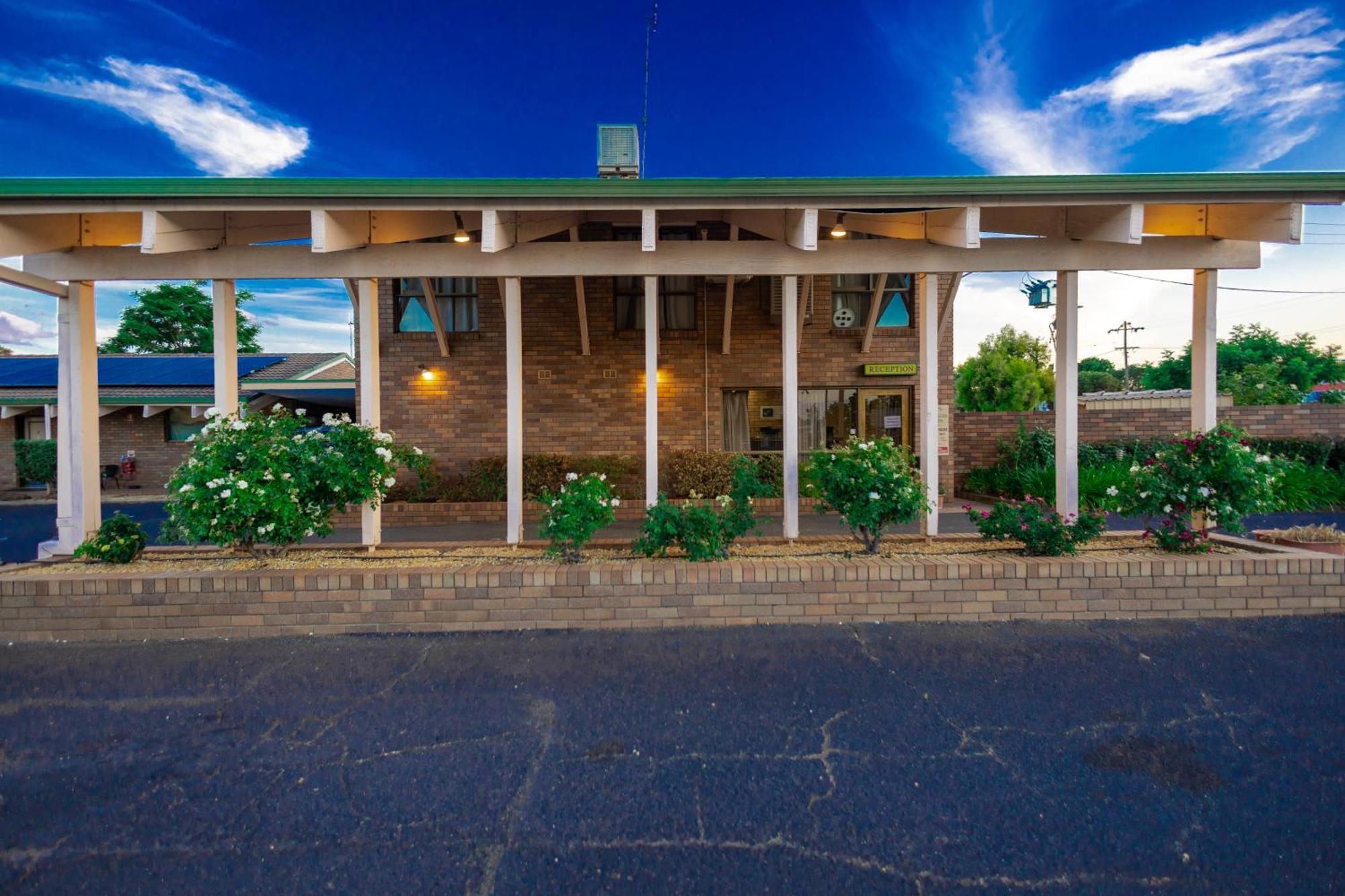 All Travellers Motor Inn Coonabarabran Exteriér fotografie