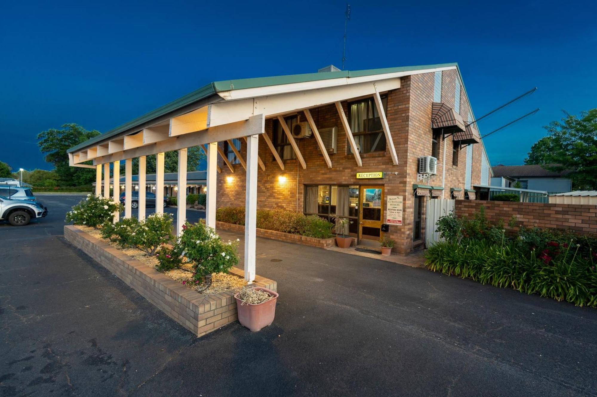 All Travellers Motor Inn Coonabarabran Exteriér fotografie